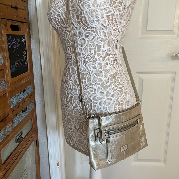Fossil Gold Metallic Soft Zip Leather Crossbody - EUC - Picture 5 of 12